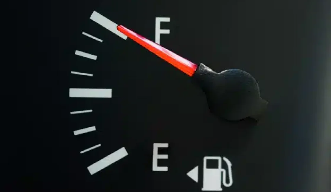 How to improve your vehicle’s fuel efficiency this fall in Durango, CO with Firestone of Durango. Image of gas gauge on a car showing the needle at full.